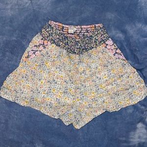 American Eagle flowy flower shorts
